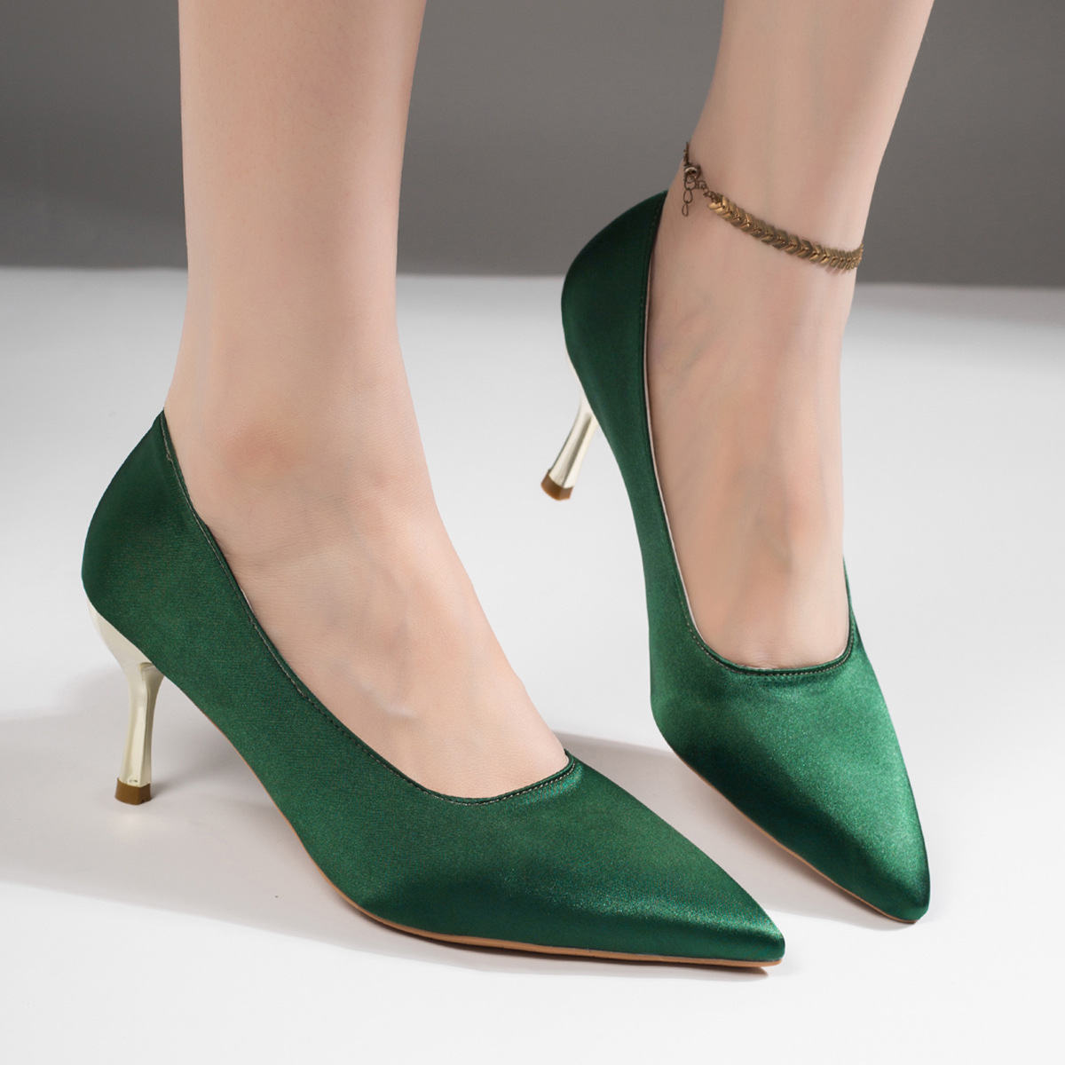 Zapatos de tacón alto con punt - Court Heel Pointed reseña y precio